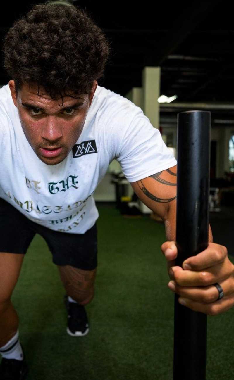 man working out wearing silicone rings. 